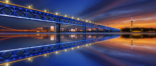 港澳珠大桥正式开通，助力打造1小时生活圈”